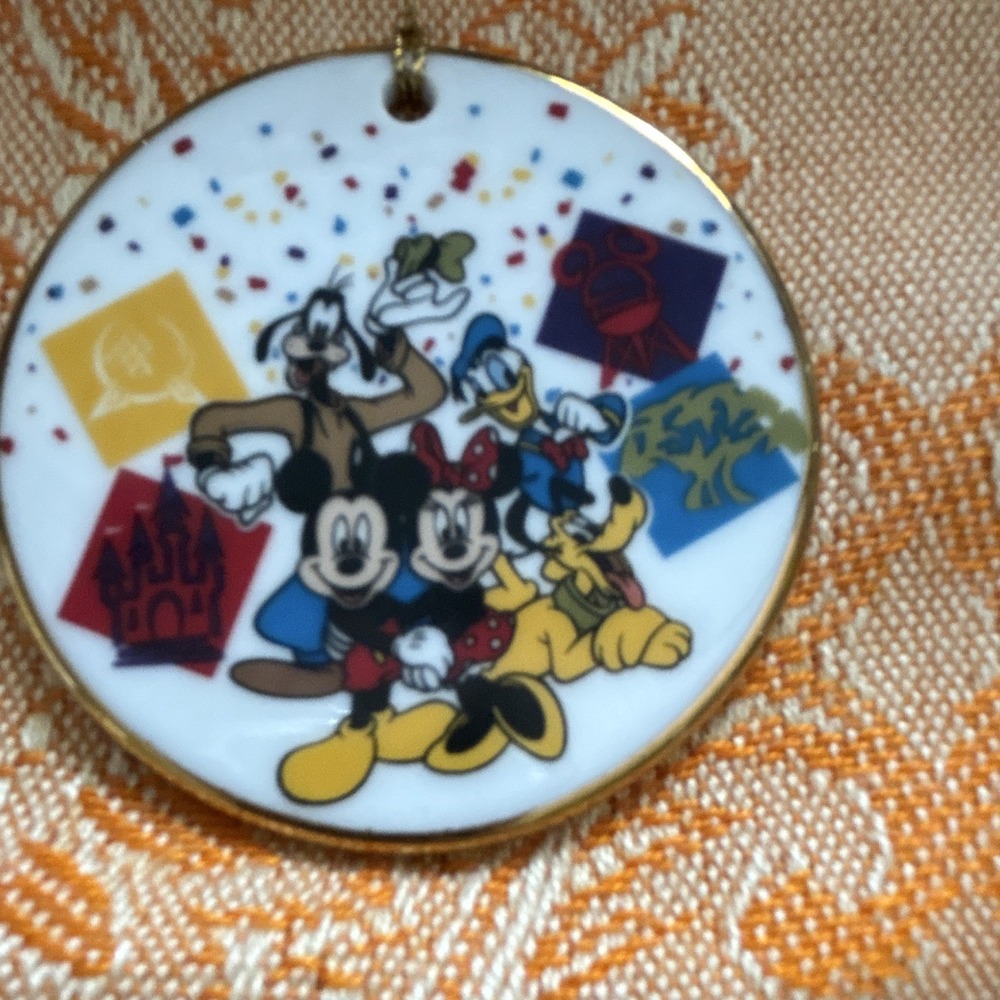 Walt Disney World Holiday Ornament Mickey Minnie Donald Goofy Pluto